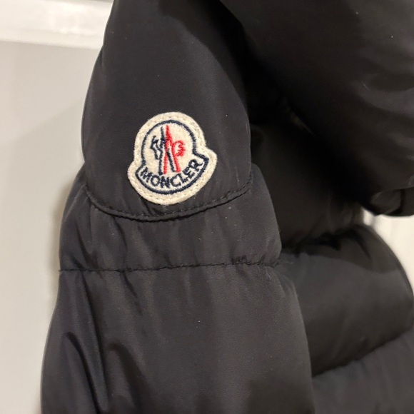 Moncler Girls Quilted Black Puffer Jacket with Detachable Hood 2T - Picture 2 of 11